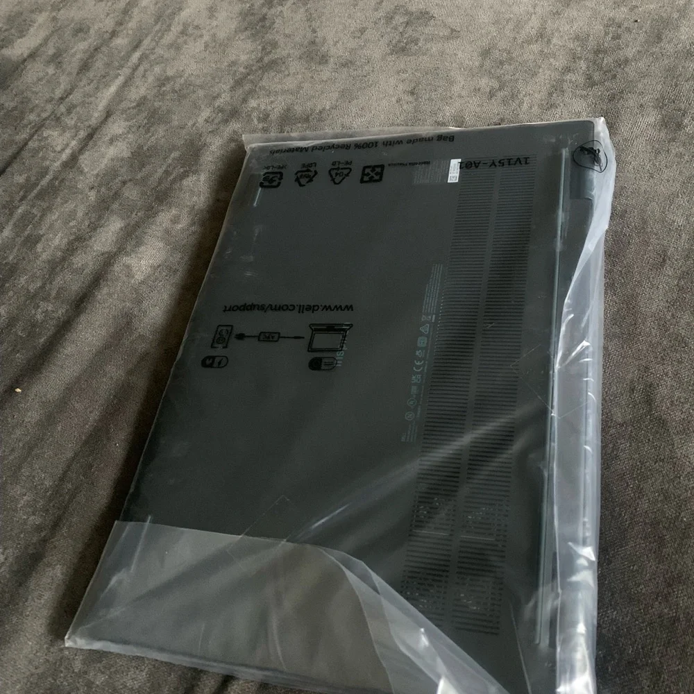 Dell Ispiron 16 never opened, dark green, comes with plugs
